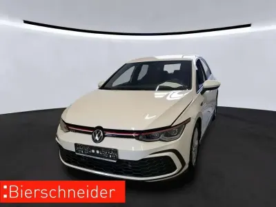 Używany VW Golf VIII GTI 245 KM (180 kW) 2023 Biały Sedan/Limuzyna