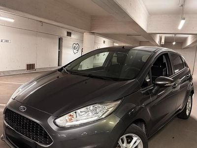 Gebraucht Ford Fiesta Celebration 80 PS (58 kW) 2017 Grau Kleinwagen