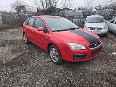 Gebraucht Ford Focus Ambiente 101 PS (74 kW) 2005 Rot Limousine