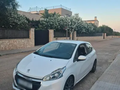 Gebraucht Peugeot 208 70 PS (51 kW) 2017 Weiß Kleinwagen