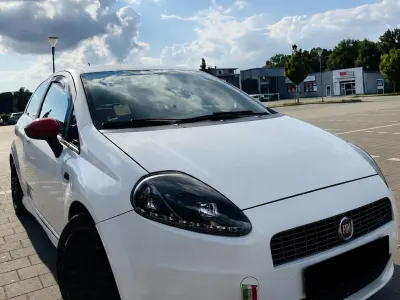 Gebraucht Fiat Punto 95 PS (69 kW) 2009 Weiß Kleinwagen