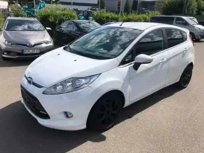 Gebraucht Ford Fiesta Titanium 97 PS (71 kW) 2012 Weiß Limousine