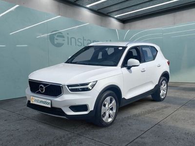 Weiß Gebraucht 2022 Volvo XC40 Momentum SUV | 29.090 € (Fairer Preis)