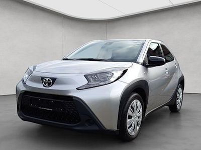 Weiß Gebraucht 2022 Toyota Aygo X X-play SUV | 12.890 € (Fairer Preis)