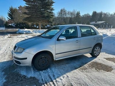 Silber Gebraucht 2007 Skoda Fabia Limousine | 3.849 €