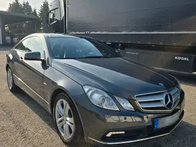 Gebraucht Mercedes E200 Avantgarde 184 PS (135 kW) 2010 Grau Coupé
