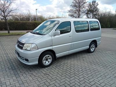 Usado Toyota HiAce 117 CV (86 kW) 2011 Plateado Monovolumen