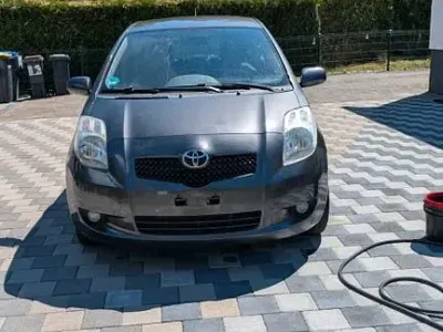 Gebraucht Toyota Yaris Cool 90 PS (66 kW) 2008 Silber Kleinwagen