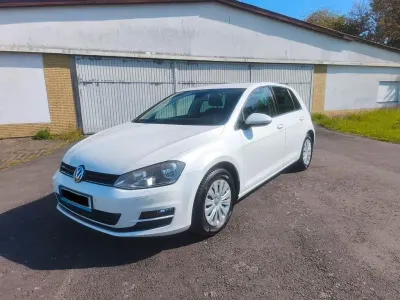 Gebraucht VW Golf VII Comfortline 105 PS (77 kW) 2013 Weiß Limousine