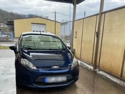 Gebraucht Ford Fiesta Trend 82 PS (60 kW) 2012 Blau Kleinwagen