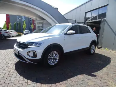 Second-hand VW T-Roc 116 CP (85 kW) 2025 Alb SUV