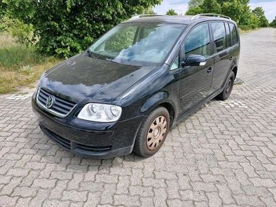 Schwarz Gebraucht 2006 VW Touran Van / Kleinbus | 2.700 € (Fairer Preis)