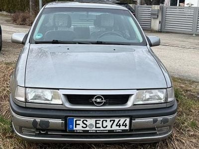 Gebraucht Opel Vectra 116 PS (85 kW) 1995 Gold Limousine