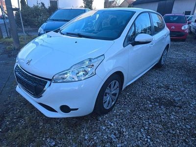 Gebraucht Peugeot 208 Active 68 PS (50 kW) 2014 Weiß Kleinwagen