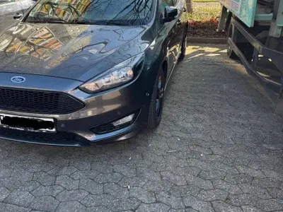 Gebraucht Ford Focus ST-Line 125 PS (91 kW) 2018 Grau Limousine