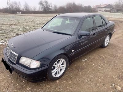 Schwarz Gebraucht 1998 Mercedes C240 Limousine | 7.950 €