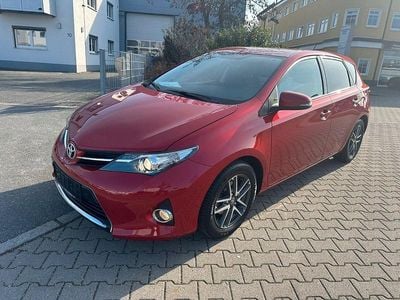 Gebraucht Toyota Auris Life+ 132 PS (97 kW) 2015 Rot Kleinwagen