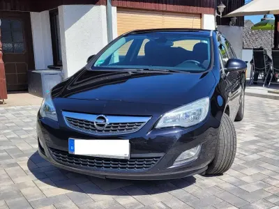 Gebraucht Opel Astra Selection 116 PS (85 kW) 2010 Schwarz Limousine