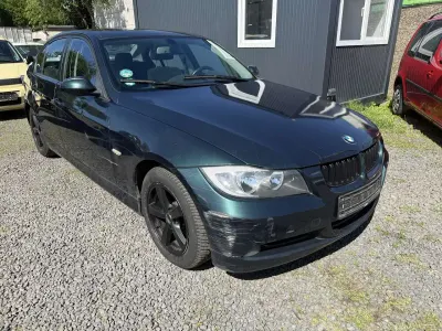 Gebraucht BMW 318 129 PS (94 kW) 2006 Tiefgruen metallic Limousine