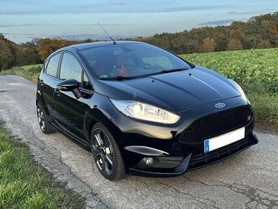 Schwarz Gebraucht 2016 Ford Fiesta ST Kleinwagen | 10.400 € (Fairer Preis)