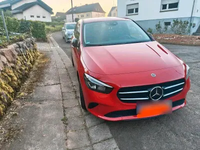 Gebraucht Mercedes B200 150 PS (110 kW) 2019 Rot Van / Kleinbus