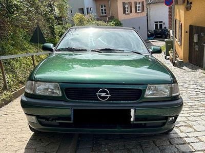 Usata Opel Astra Cabriolet 75 CV (55 kW) 1999 Verde Cabrio