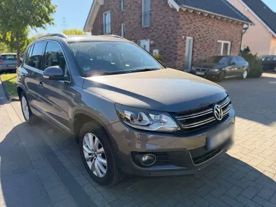 Gebraucht VW Tiguan Sportline 140 PS (102 kW) 2012 Grau SUV
