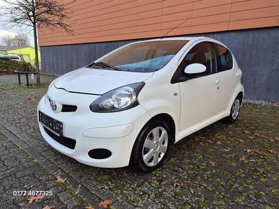 Gebraucht Toyota Aygo Cool 68 PS (50 kW) 2011 Weiß Kleinwagen