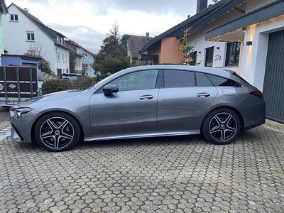 Grau Gebraucht 2023 Mercedes CLA200 Shooting Brake Kombi | 29.500 € (Fairer Preis)