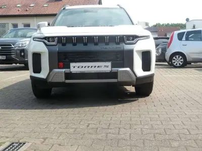 Neu KGM Torres 204 PS (150 kW) 2026 Grand white SUV