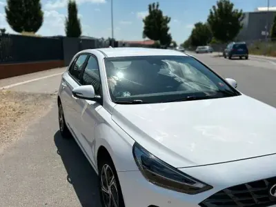 Gebraucht Hyundai i30 Trend 116 PS (85 kW) 2021 Weiß Limousine