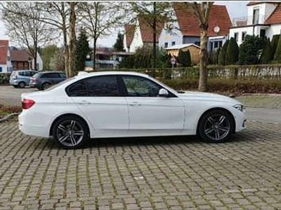 Gebraucht BMW 320 Advantage 190 PS (139 kW) 2017 Weiß Limousine