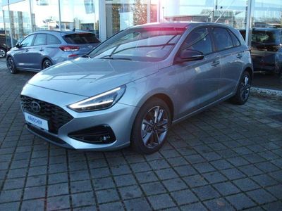 Gebraucht Hyundai i30 Advantage 101 PS (74 kW) 2025 Shimmering silver Limousine