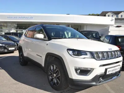 Gebraucht Jeep Compass Opening Edition 140 PS (102 kW) 2017 Pearl white tricoat (metallic) SUV