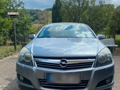 Gebraucht Opel Astra 116 PS (85 kW) 2009 Silber Limousine