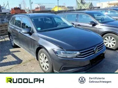 Gebraucht VW Passat Basis 150 PS (110 kW) 2023 Grau Kombi
