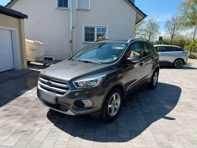 Begagnad Ford Kuga Trend 150 HK (110 kW) 2018 Grå SUV