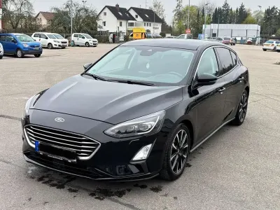 Gebraucht Ford Focus Cool & Connect 120 PS (88 kW) 2018 Schwarz Kleinwagen