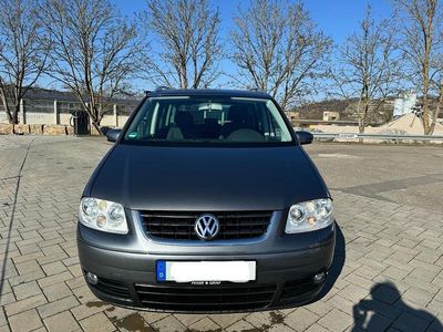 Grau Gebraucht 2005 VW Touran Van / Kleinbus | 3.499 € (Etwas zu teuer)