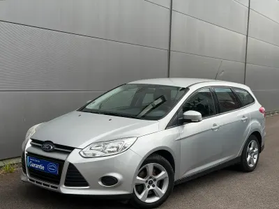 Usado Ford Focus 116 CV (85 kW) 2014 Plateado Familiar