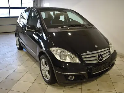 Gebraucht Mercedes A200 Avantgarde 136 PS (100 kW) 2011 Kosmosschwarz metallic Limousine