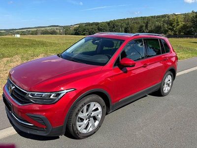 Gebraucht VW Tiguan Active 150 PS (110 kW) 2022 Rot SUV