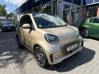 Gebraucht Smart ForTwo Coupé 60 kW (82 PS) 2023 Gold beige matt Kleinwagen