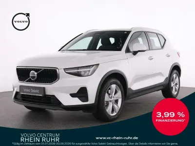 Gebraucht Volvo XC40 Core 163 PS (119 kW) 2023 Weiß crystal white / metallic SUV