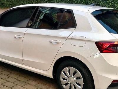 Weiß Gebraucht 2024 Skoda Fabia Essence Limousine | 16.500 € (Fairer Preis)