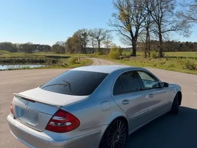 Usata Mercedes E200 163 CV (119 kW) 2003 Argento Berlina