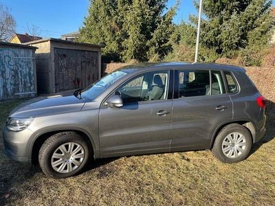 Usado VW Tiguan Trendline 122 HP (89 kW) 2014 Cinzento SUV