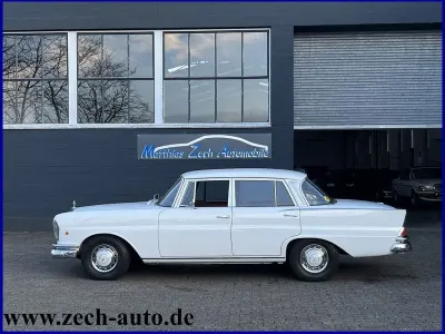 Gebraucht Mercedes 230 120 PS (88 kW) 1965 Weiß Limousine