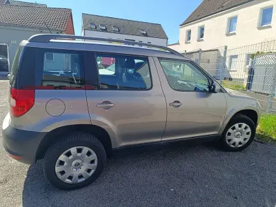 Używany Skoda Yeti Easy 105 KM (77 kW) 2013 Szary SUV