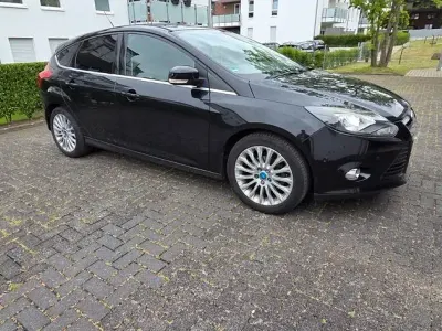 Occasion Ford Focus Champions Edition 105 ch (77 kW) 2012 Noir Berline